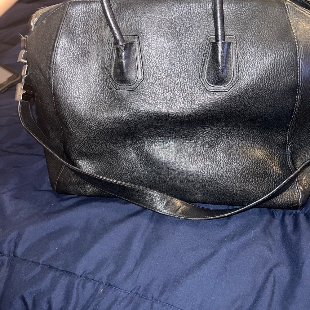 Authentic large Givenchy - Picture 4 of 8